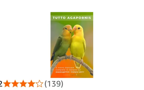 Due pappagallini inseparabili, uno verde e uno giallo, si stringono su un ramo. Il titolo "TUTTO AGAPORNIS" sovrasta l'immagine.