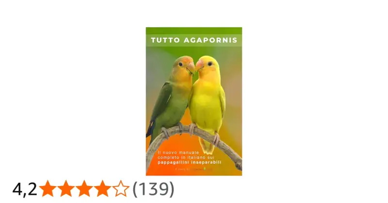 Due pappagallini inseparabili, uno verde e uno giallo, si stringono su un ramo. Il titolo "TUTTO AGAPORNIS" sovrasta l'immagine.